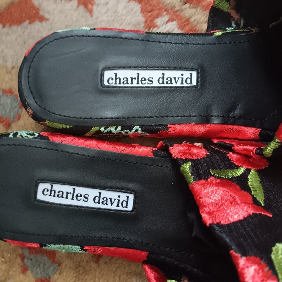 Pretty CHARLES DAVID Embroidered Floral Mules 12M - Picture 3 of 4